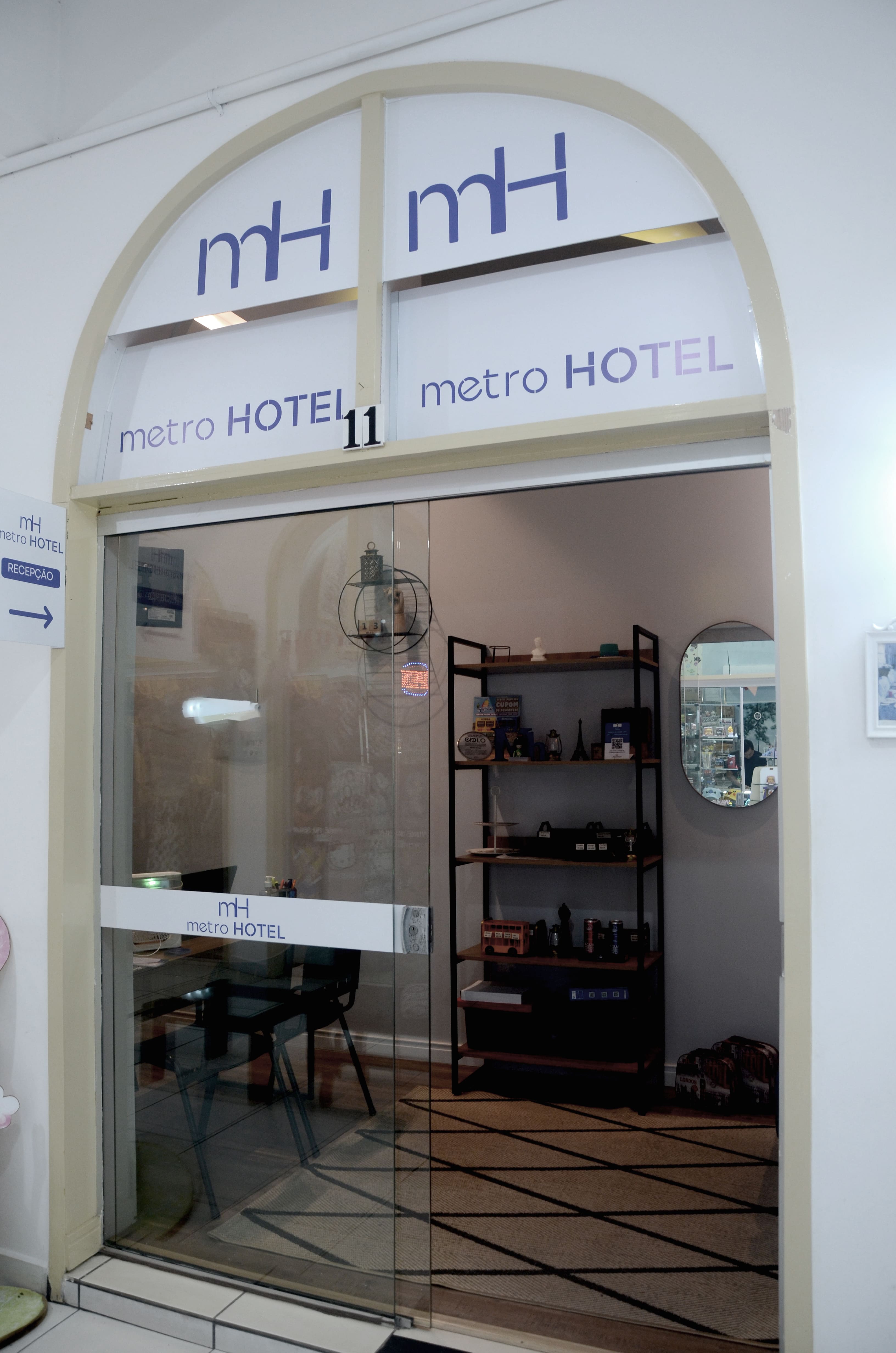 Imagens do Hotel, Metro Hotel